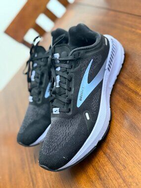 Brooks Adrenaline GTS 22 Womens 10 B Black Blue Athleisure Running Shoes 4621